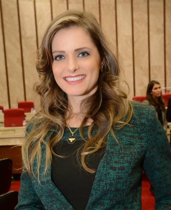 Carla Cristiane Tomm Oliveira